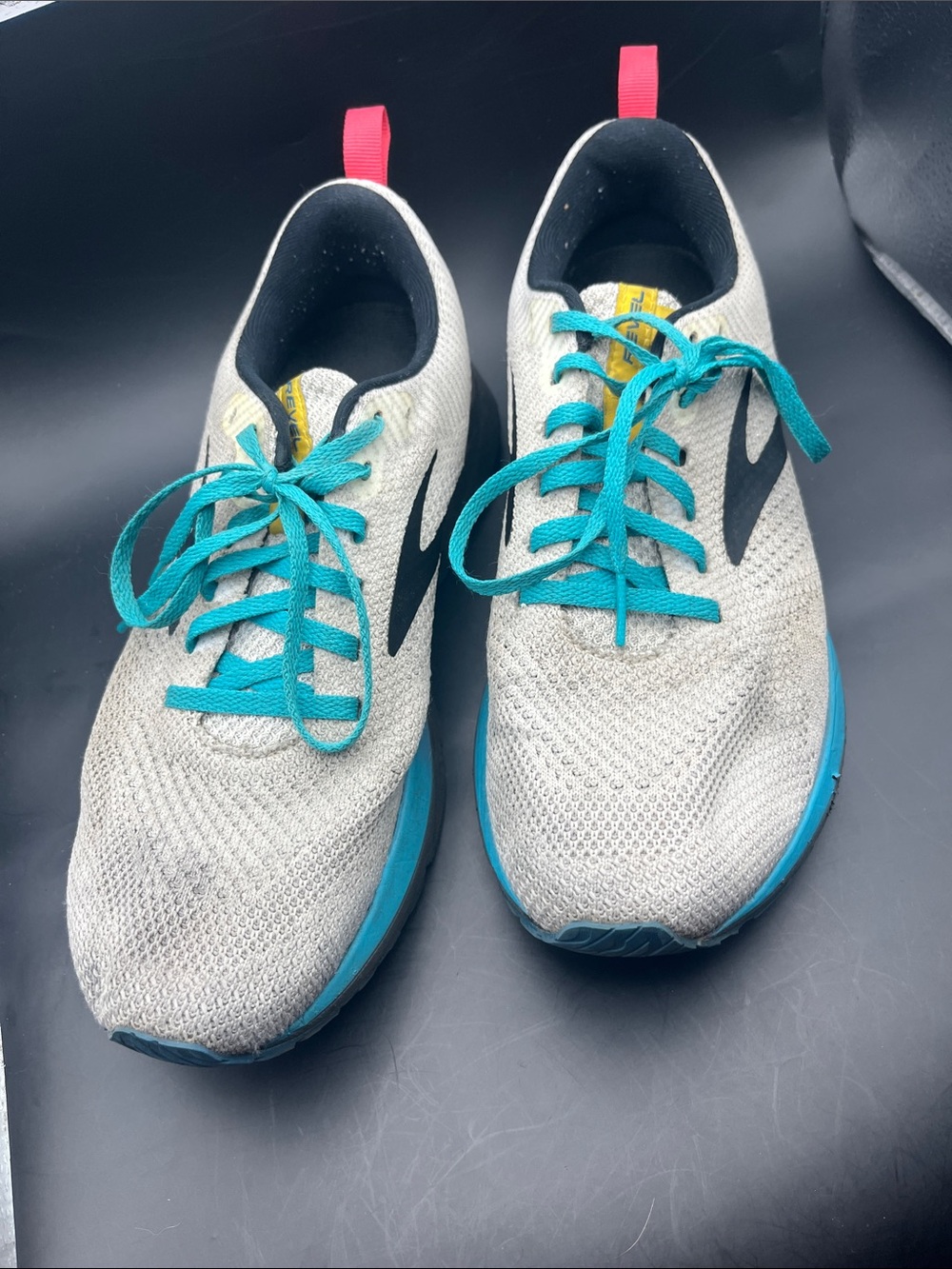 Women’s 8.5 Brooks Revel 5 running sneakers shoes